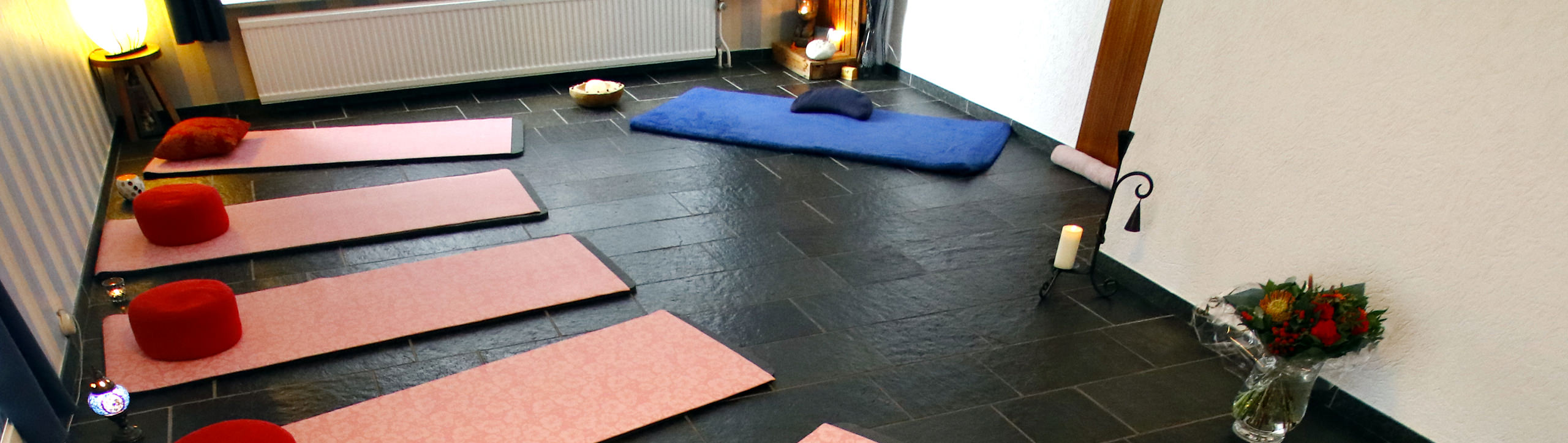 Samaahita Sattva, Centrum voor Yoga en wel-zijn, Suzan van Nieuwenhoven, Sillenhoek 12, 6091 PD Leveroy, Telefoon: 06 - 348 277 82, E-mail: info@samaahitasattva.nl, Website: www.samaahitasattva.nl