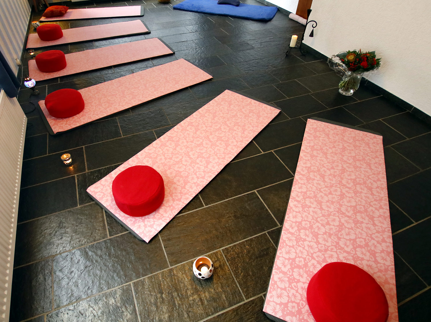 Samaahita Sattva, Centrum voor Yoga en wel-zijn, Suzan van Nieuwenhoven, Sillenhoek 12, 6091 PD Leveroy, Telefoon: 06 - 348 277 82, E-mail: info@samaahitasattva.nl, Website: www.samaahitasattva.nl